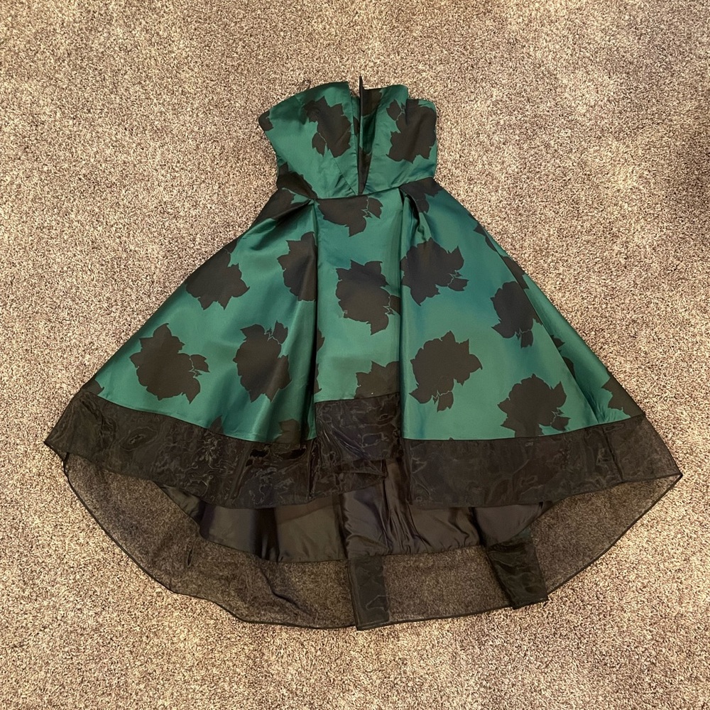 AKIRA, STUNNING Hunter Green/Black satin high-low dress. Size S